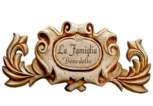 Italian La Famiglia Personalized plaque and door topper item 543P