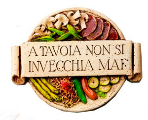 Italian wall plaque with the words A tavola Non Si Invecchia Mai  item 645G